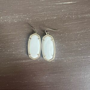 Kendra Scott Elle White and Gold drop earrings.